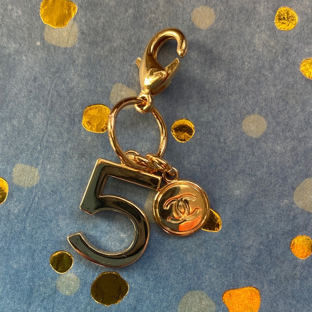 CHANEL Gold beauty charm with Number 5 Charm